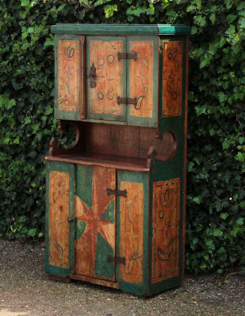 antiker-schrank